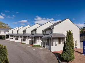 Elphin Villas Serviced Apartments & Motel Suites