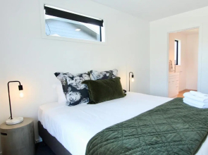 4 - Charming Space, Just a Stone Throw from Central Wanaka