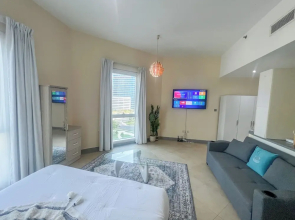 Yogi - Snug Studio With City Views, Perfect For Couples