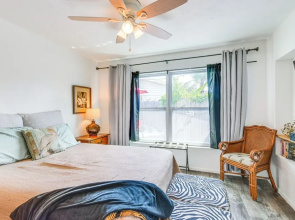 Backyard Hangouts: Bradenton Home Near Dining!