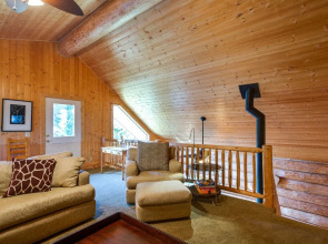 Snowline Cabin #33 - A Stunning Family Log Home With a Hot Tub and Wifi!
