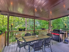 Beech Mountain Home w/ Covered Deck, Near Skiing!