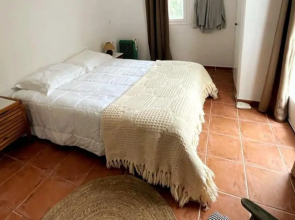 Red Rocks 900m from Parikia Center