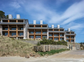 Headlands Coastal Lodge & Spa