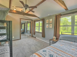Cozy Poconos Cottage w/ Hot Tub Near Lake Harmony!