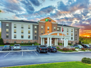 Holiday Inn Express & Suites Morristown by IHG