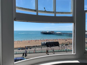 Seaview Regency Apartment With Private Parking