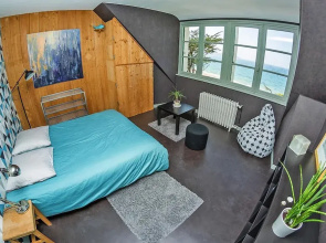 Cottage in Locquirec With Beach Access