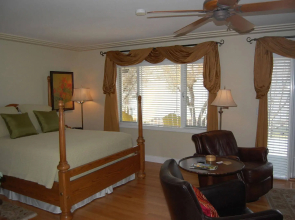 Lakeshore Bed & Breakfast
