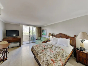 Luana 118 Condo by RedAwning