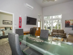 SoLo Suites