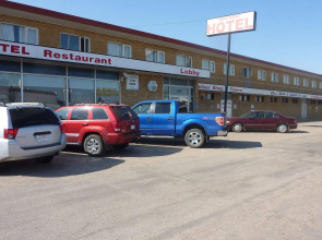 Ramada by Wyndham West Edmonton Hotel & Suites