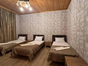 Cozy house 5 mins away from city center.