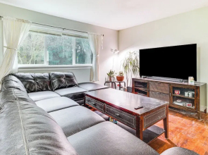14 Mi to Dtwn Seattle: Sleek Home w/ Large Yard
