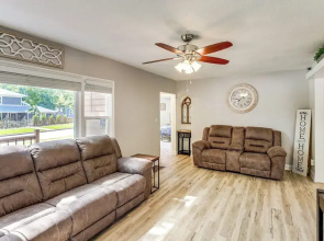 Half-mi to Dtwn Yankton & River: Charming Home!