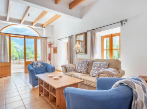 Deià semi-detached sunny country house, near GR221
