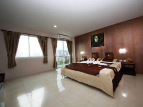 OYO 75321 Gemma Patong