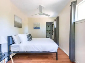 Entire Guesthouse in Southeast Austin