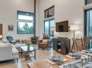 Mountain-view Home Near Hiking in Alpine!