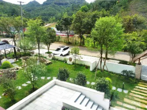 Houshan Courtyard