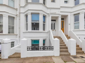 Hove Actually House | By My Getaways
