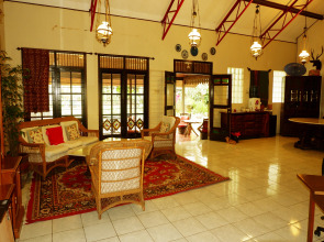 OYO 604 Cemara's Homestay