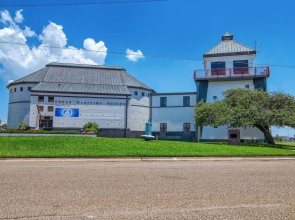 Rockport Blue Crab Bungalow Close to City Attractions by Redawning