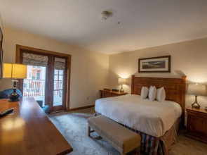 Spacious 2 Bedroom Unit In Mountaineer Square Condo - No Cleaning Fee! by RedAwning