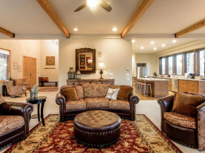 Eagle Wind Lodge 5 Bedroom Holiday Home by Winter Park Lodging Company