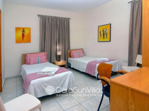 Exceptional Large Villa, Free Heated Pool 1 NOV - 15 Jan, Privacy,prime Location