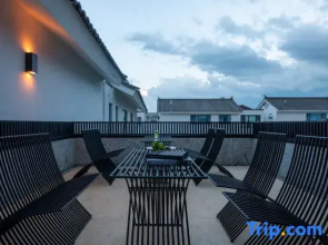 Dali Fengyin Homestay (Xizhou 1806 Town Branch)