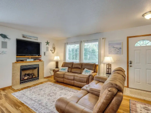 Half Mi to Beach: Rockaway Beach Home w/ Grill!