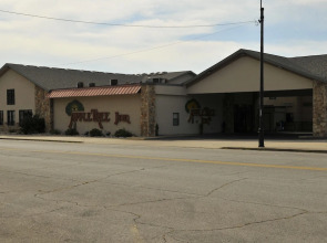 Apple Tree Inn and Suites