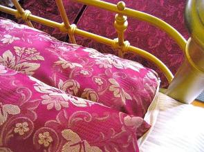 A Cayuga LakeFront Inn - Hotel Alt, Ithaca New York