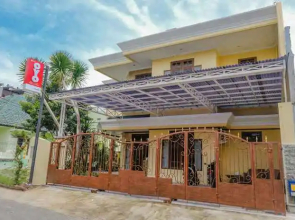 OYO 2733 Omah Cimbar Family Residence