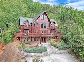 Scarlet Lodge by Avantstay Game Room + Views