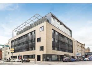 Spacious 2BR Central Glasgow Flat for 4