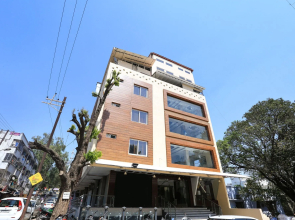 Capital O 8650 Hotel Johri Residency
