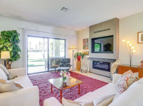 Resort Pools + Golf: Palm Springs Condo!