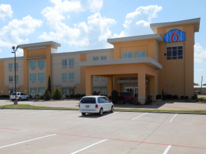Motel 6 Joshua, TX