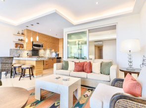 Luxury Private Resort 2-br 2-wr Condo w Breath Taking Lake Views