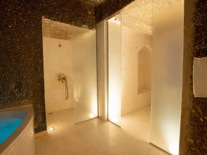 Medusa Cave Hotel