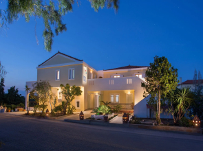 Iris Beach Hotel