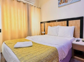 OYO 1118 Sharjah Plaza Hotel