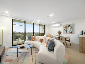 Sleek Inner-city 2-bed With Swimming Pool & BBQ