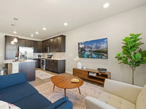 Northfield Hideaway, King Suite, EV, Pet-friendly