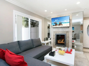 Awesome Multi Level - Large Patio - Fast WIFI - Work Desks - Self Check In! (CM-2)
