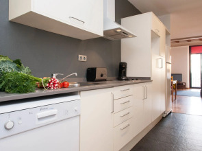 Liceu Apartments by gaiarooms