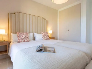Exclusive 2BD Apartment Heated Pool Flamingos Golf