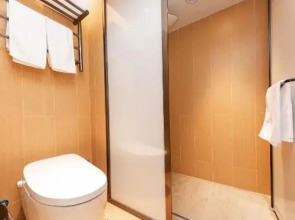 Ji Hotel (Shanghai Hailun Road Metro Station)